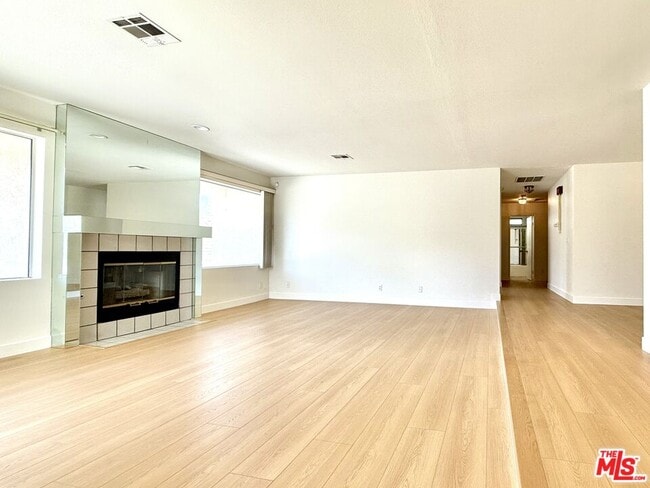 27205 Avenida Quintana