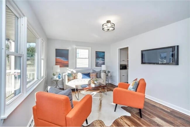 Photo - 21507 Court St