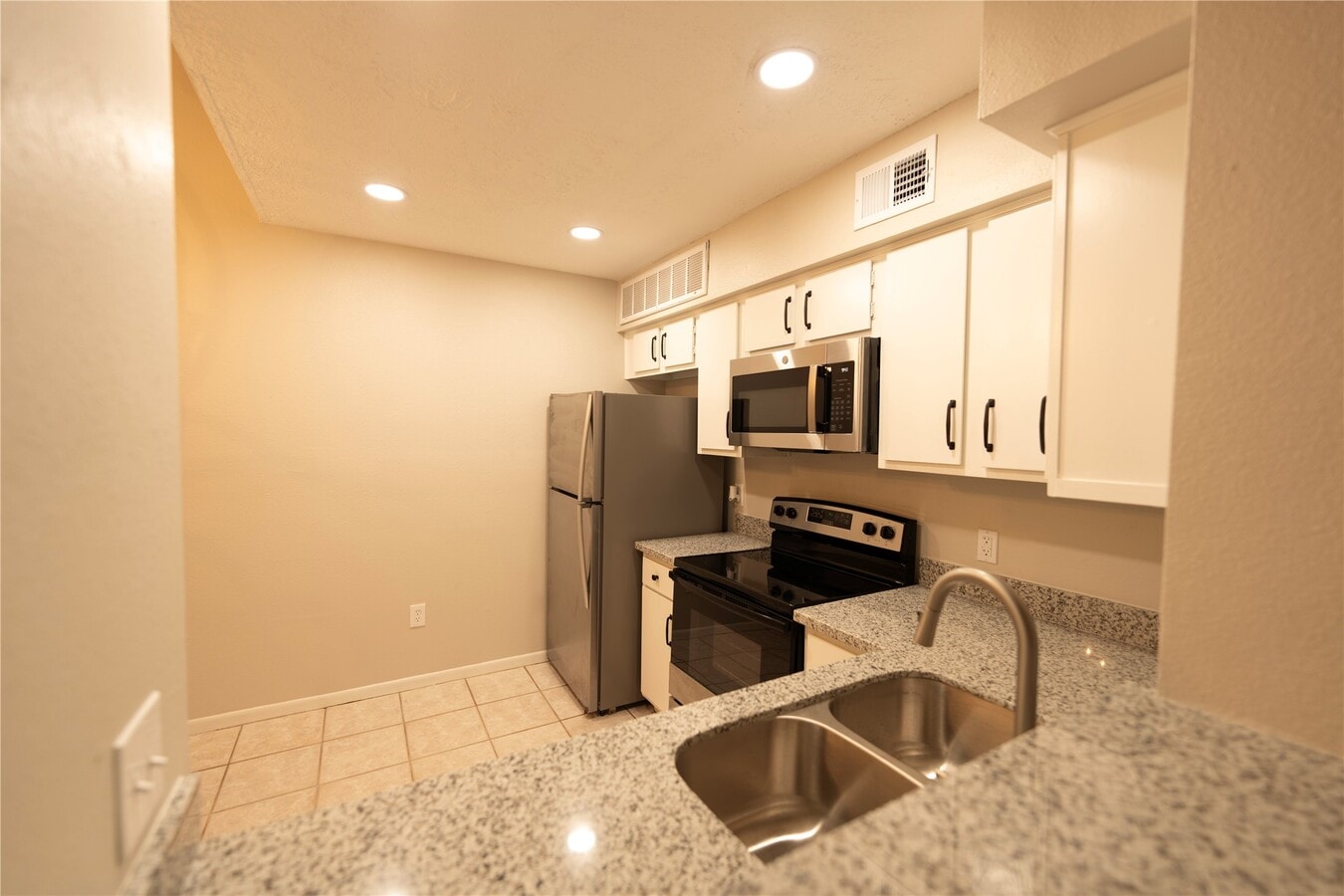 Photo - 2021 Spenwick Dr Unit 624