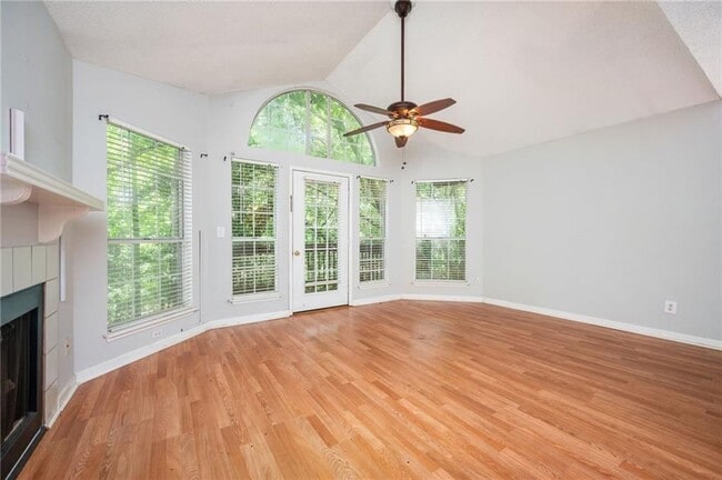 Photo - 915 Wentworth Ct
