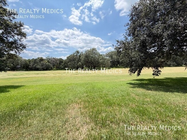 Photo - 1565 The Oaks Blvd