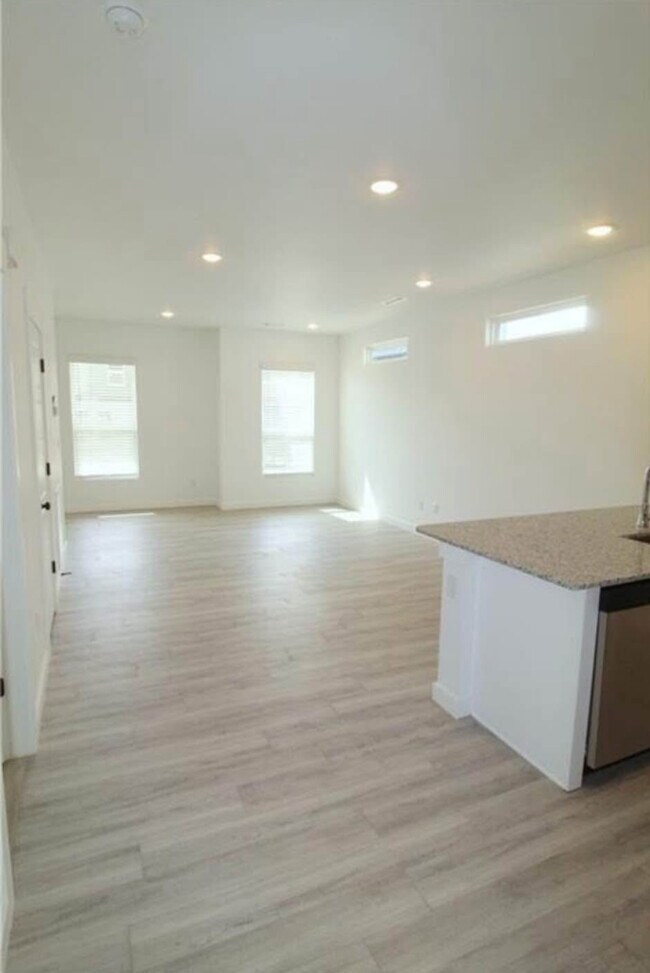 Photo - 811 Arctic Ave