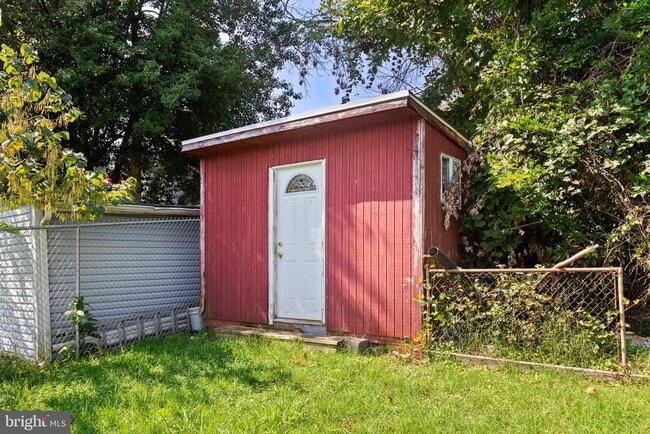 Photo - 4816 Woodlawn Dr