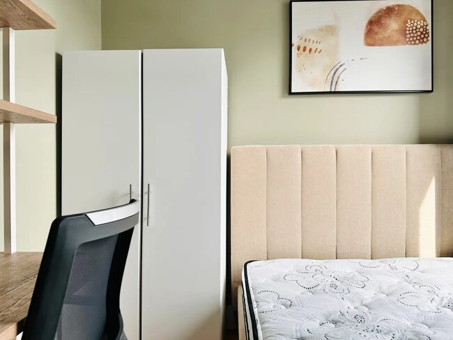 Photo - Furnished room/NOT APARTMENT Unit 2R