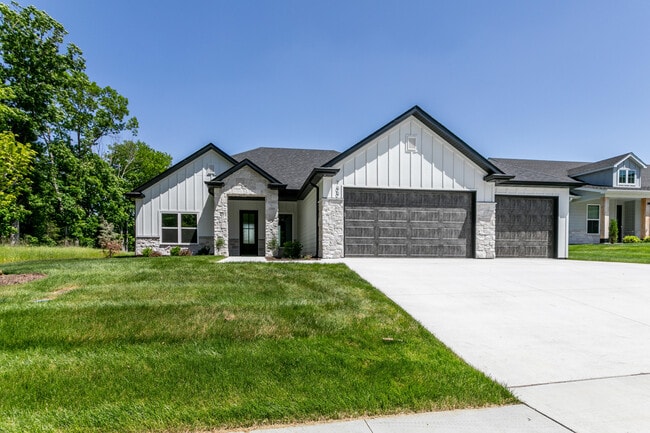 Building Photo - 700 Sagemoor Dr Rental