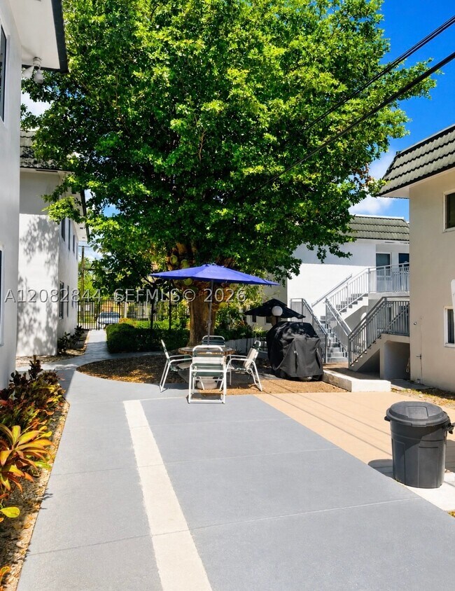1000 SE 15th St Unit 205