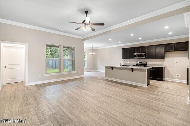 Photo - 211 Sparrowhawk St
