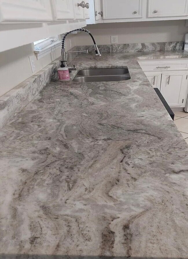 Photo - 115 Sandlewood Cir N