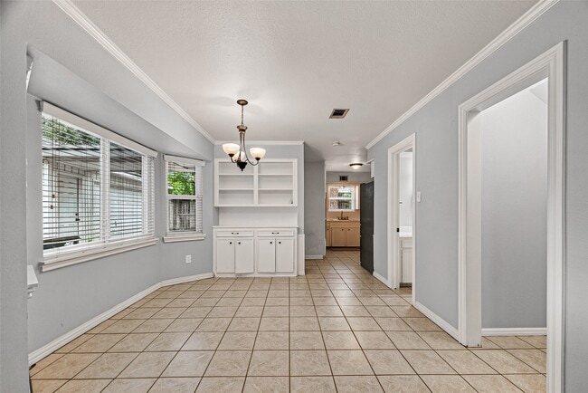 Photo - 811 Thicket Ln