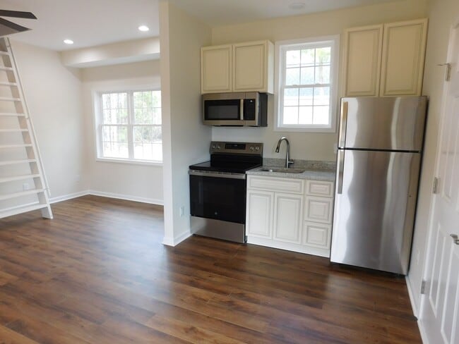 Photo - 180 Alexander Wy S