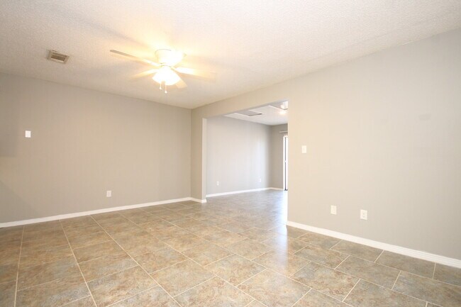 Southwest Pensacola Townhome Near NAS Pensacola with Granite Kitchen & Privacy-Fenced Patio