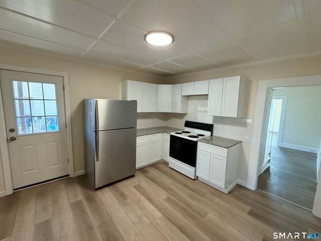 Photo - 690 Main St Unit 1