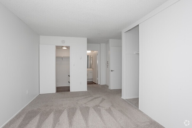 J plan down - 1BR, 1BA - 700sf - Chateau De Ville