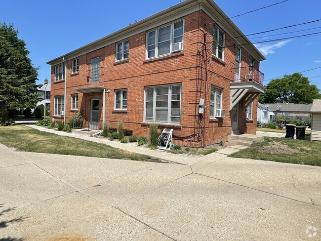 Building Photo - 2020 S 82nd St Unit 3 Rental