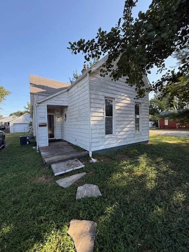 Building Photo - 1800 E Division St Rental