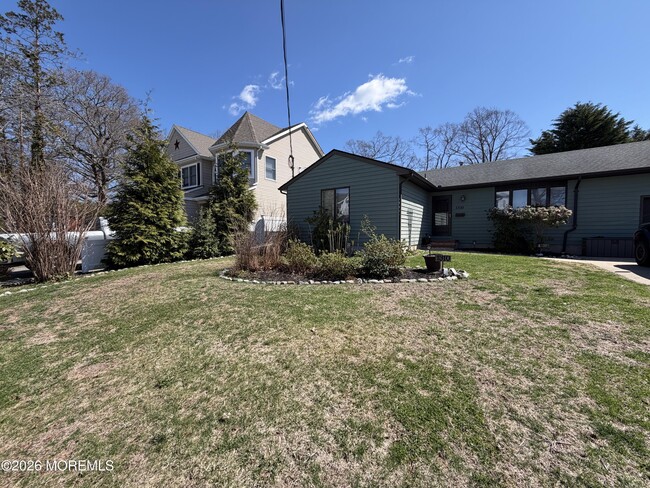 Building Photo - 1310 George St