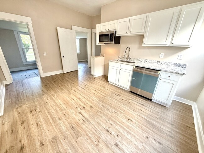 Photo - 1112 Girard Ave