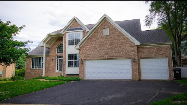 Building Photo - 531 Primrose Ln