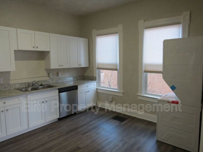 713 W 10th St Unit 1