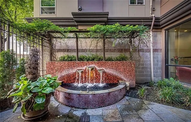 Photo - 323 Queen Anne Ave N Unidad 512