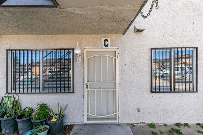 Photo - Charming 2-Bedroom Unit in a Well-Maintained 4-Plex!