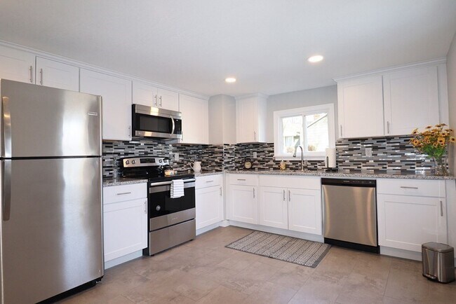 Photo - 28 Grandview Ave