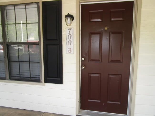 Photo - 700 Archdale Dr