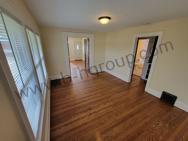 Photo - 3323 14th Ave Unit Upper