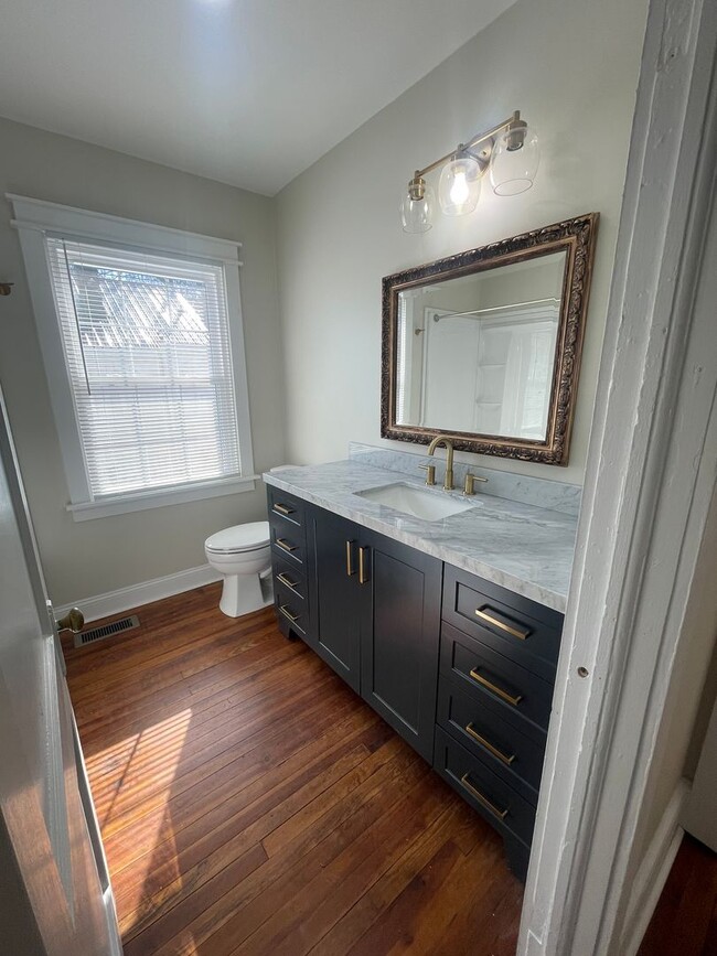 Photo - 713 E 2nd St