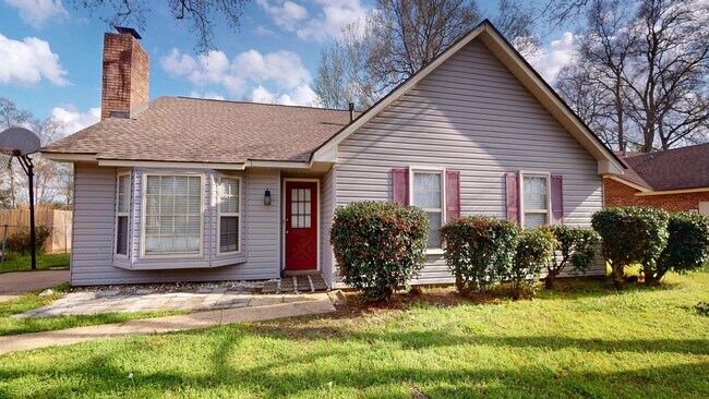 Building Photo - Lovely 4 bedroom, 2 bath home in Overlook