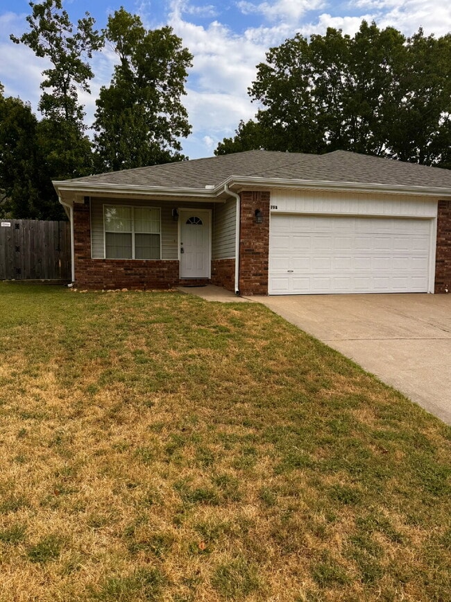 Building Photo - 19 A Holly Dr