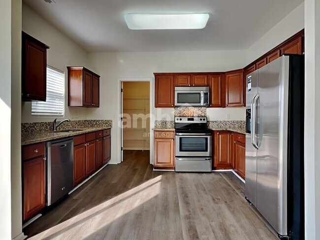 Photo - 9023 Newfield St