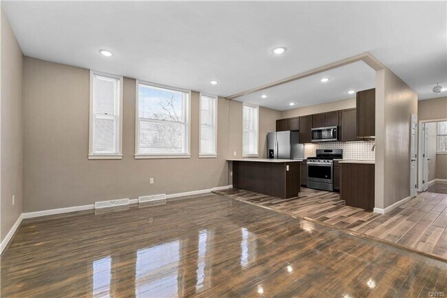 Photo - 2118 E Genesee St Unit 202