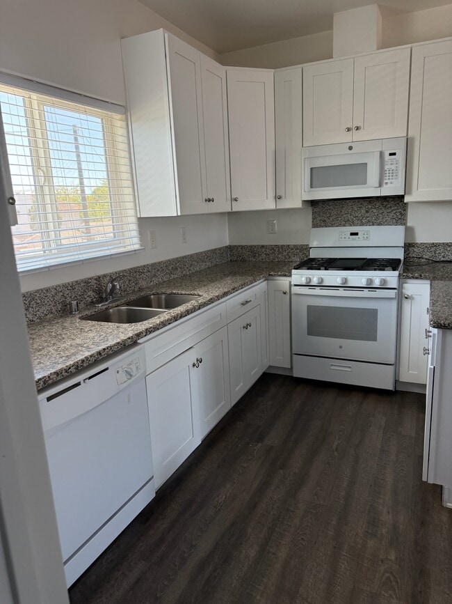 Kitchen includes stove, dishwasher, microwave - 471 E Newlove Dr Unit B