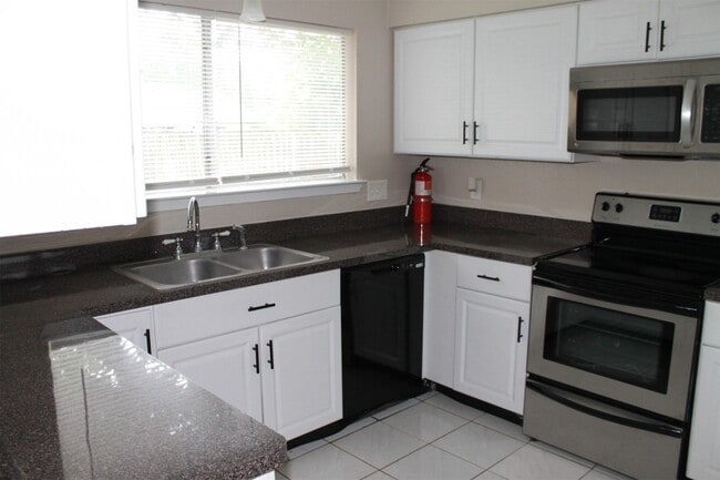 Building Photo - 7115 Tara Blue Ridge Dr Rental