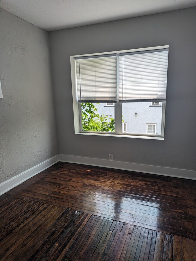 Photo - 366 Gilbert St