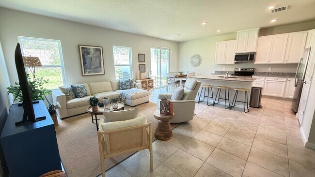6714 Rumine Cir