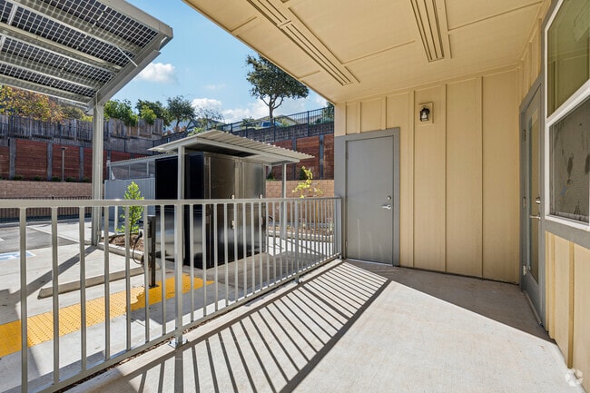 3BR, 2BA - 1191SF - Balcony