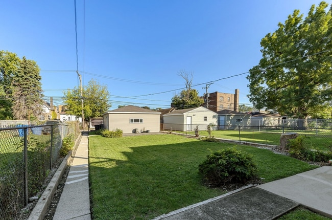 Photo - 7825 S Loomis Blvd Unidad #2