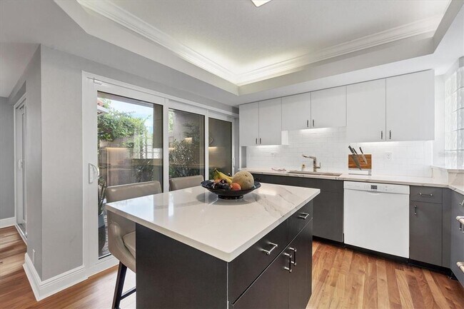 Photo - 200 Cocoanut Ave