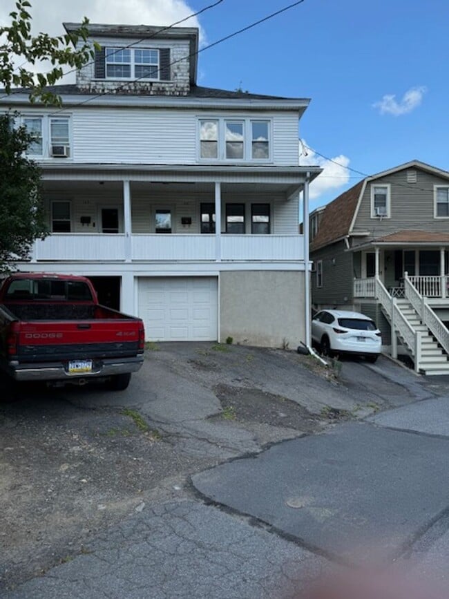 Building Photo - 3 bedroom Rental