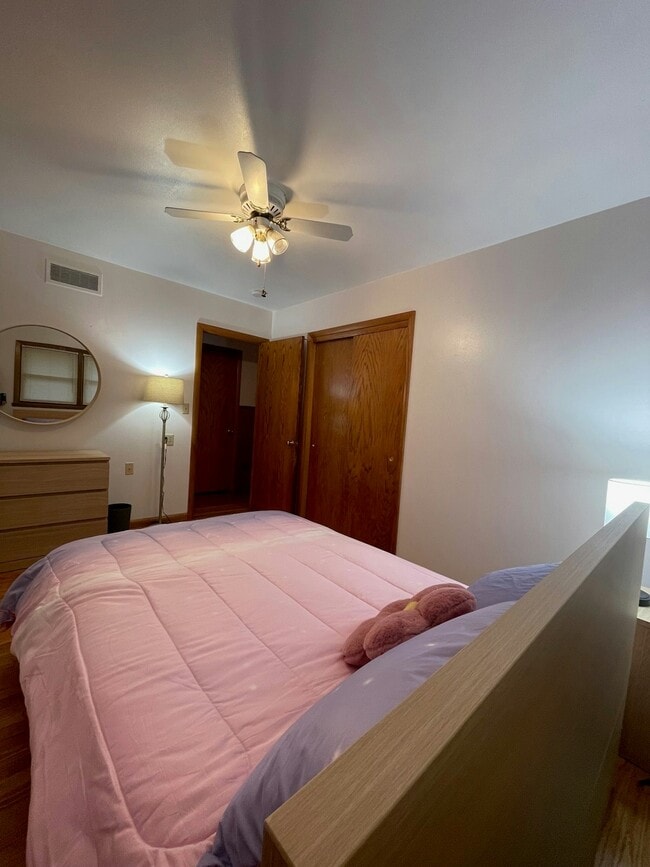 Photo - 1501 W Foster Ave