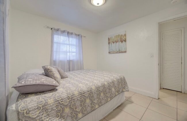 Photo - 826 NW 9th St Unit Hallandale beach studio