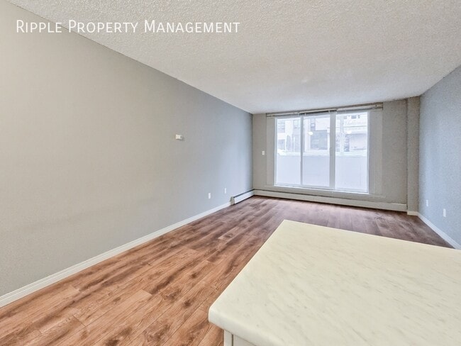 Photo - NEWLY RENOVATED 1 Beds, 1 Baths Apartment/Condo | No Pets Allowed Unité 103