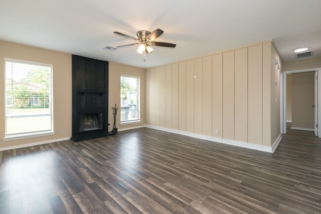 Photo - East 33rd Ct Duplex Unidad 5906