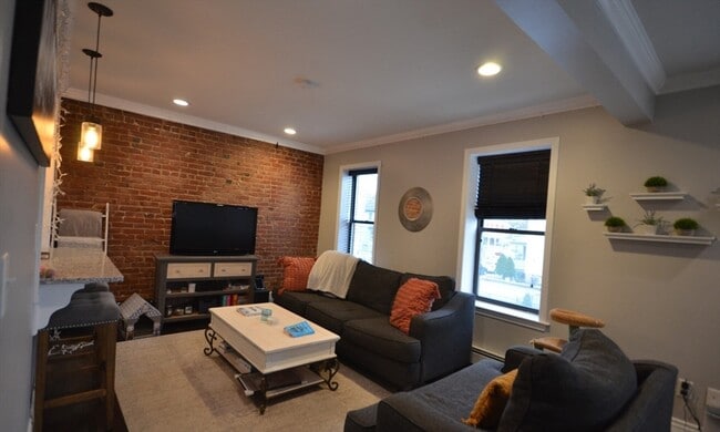 Building Photo - 60 Florida St Unit 2