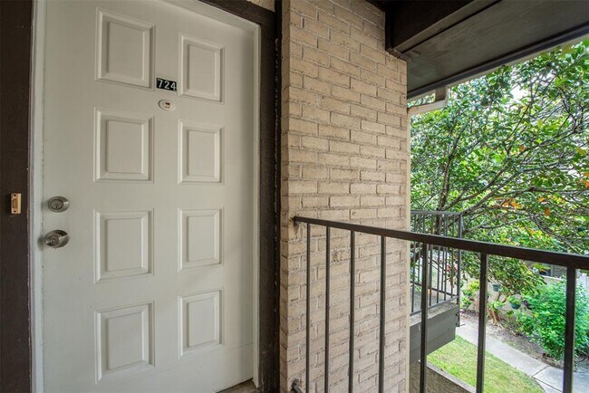 Photo - 2021 Spenwick Dr Unidad 724