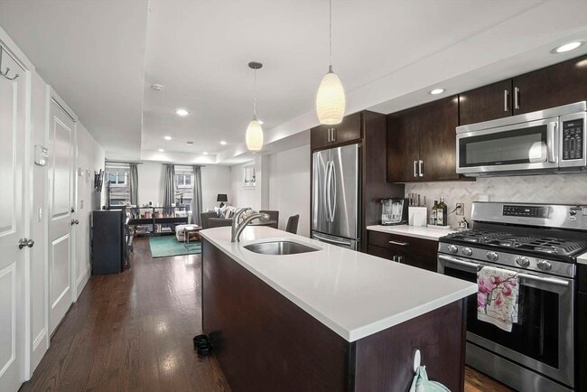 Photo - 208-210-210 W Seventh St Unit 2L