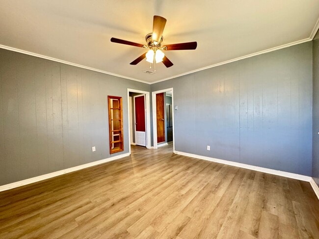 Photo - 124/128 RWE Jones Unit 124 RWE Jones Dr