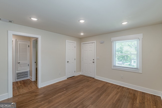 Photo - 1739 Cahoon St SW